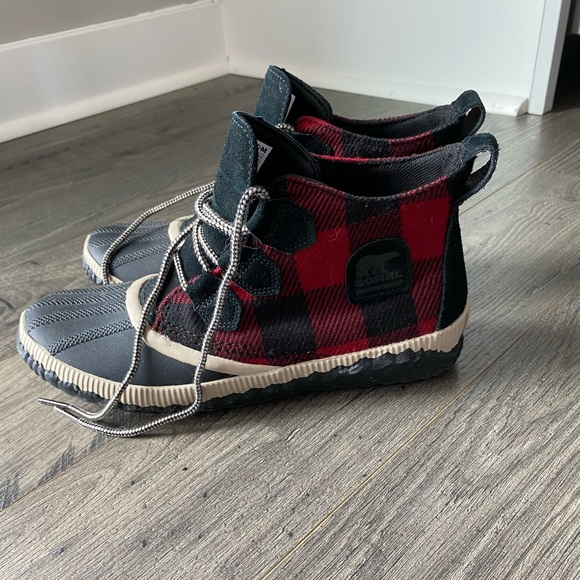 Sorel Buffalo Plaid Out N About Boots - Picture 2 of 4